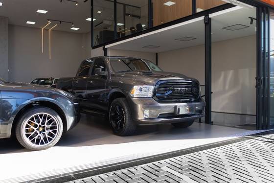 RAM CLASSIC 5.7 V8 GASOLINA LARAMIE NIGHT EDITION CD 4X4 AUTOMÁTICO RAM CLASSIC 5.7 V8 GASOLINA LARAMIE NIGHT EDITION CD 4X4 AUTOMÁTICO